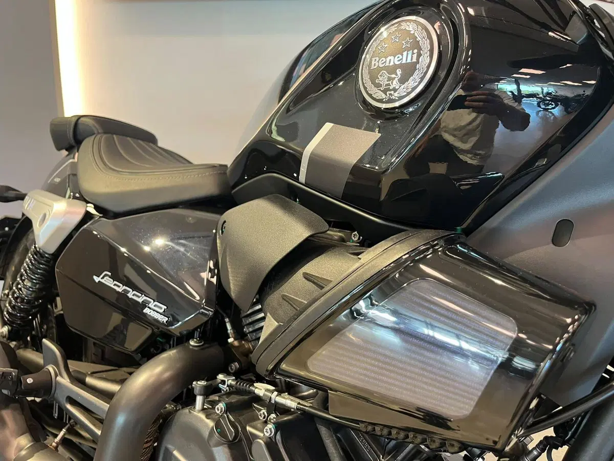 Benelli Leoncino 400 Bobber (2026) (7)