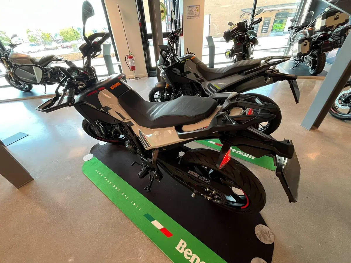 Benelli BKX 125 S (2026) (2)