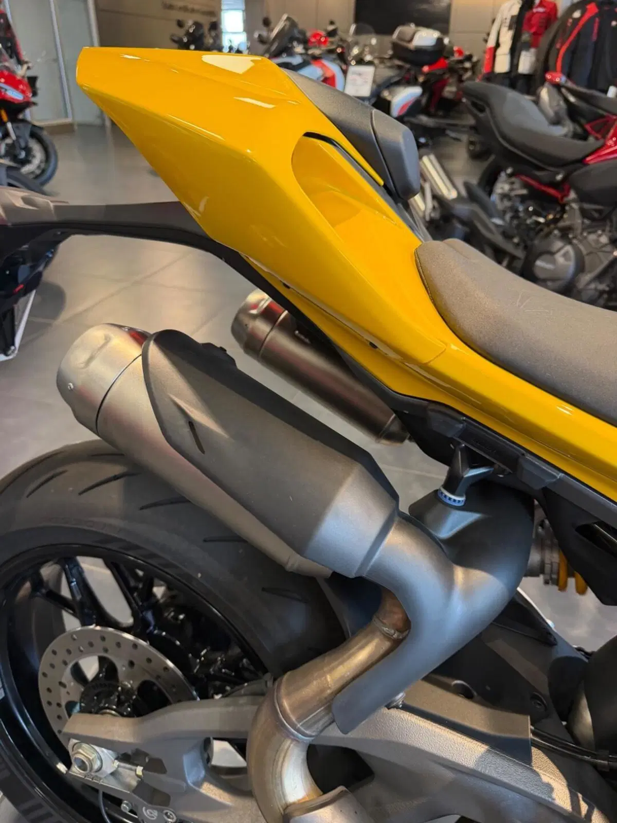 Ducati Streetfighter V2 S (2025 - 26) (14)