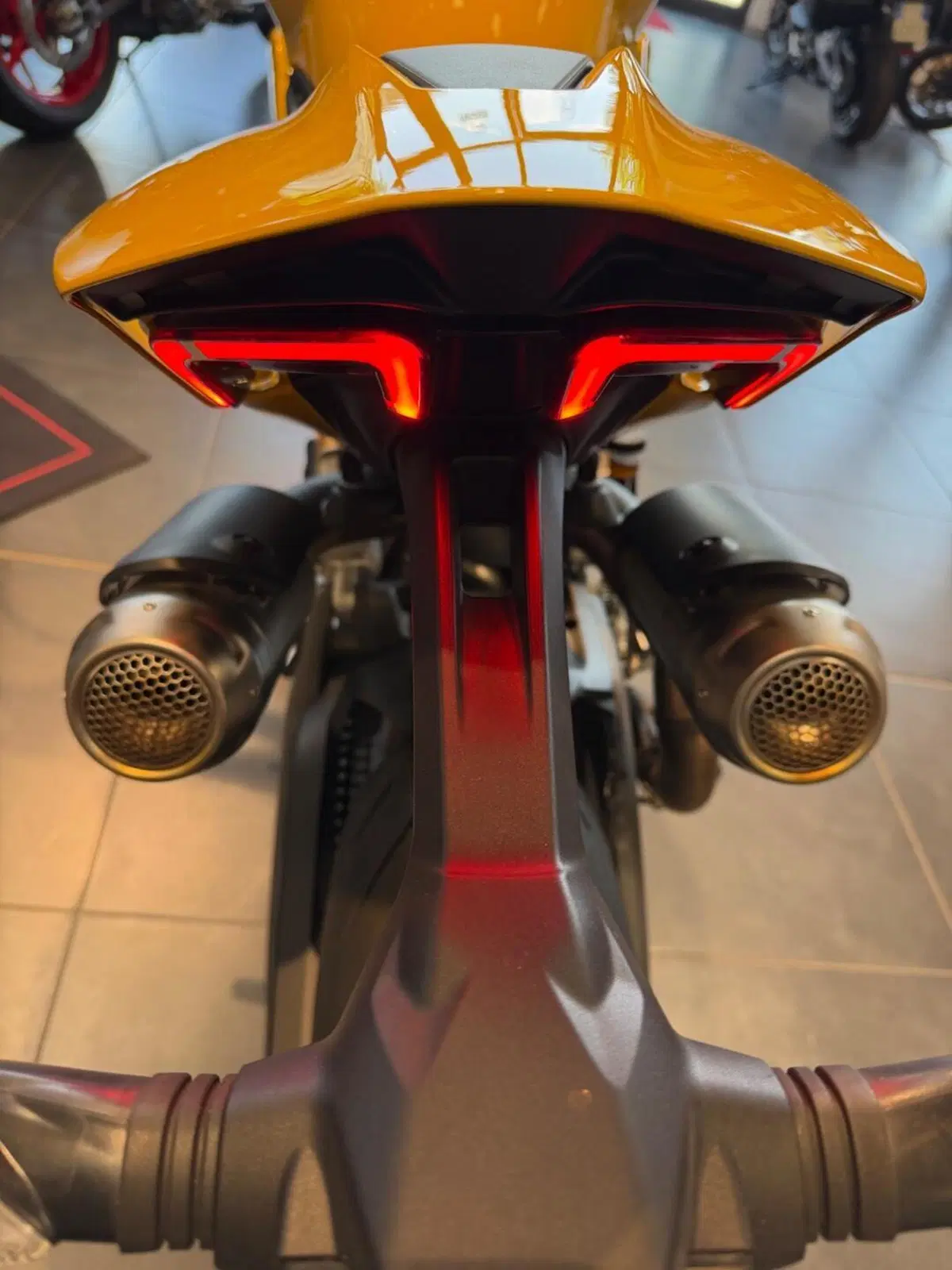 Ducati Streetfighter V2 S (2025 - 26) (16)