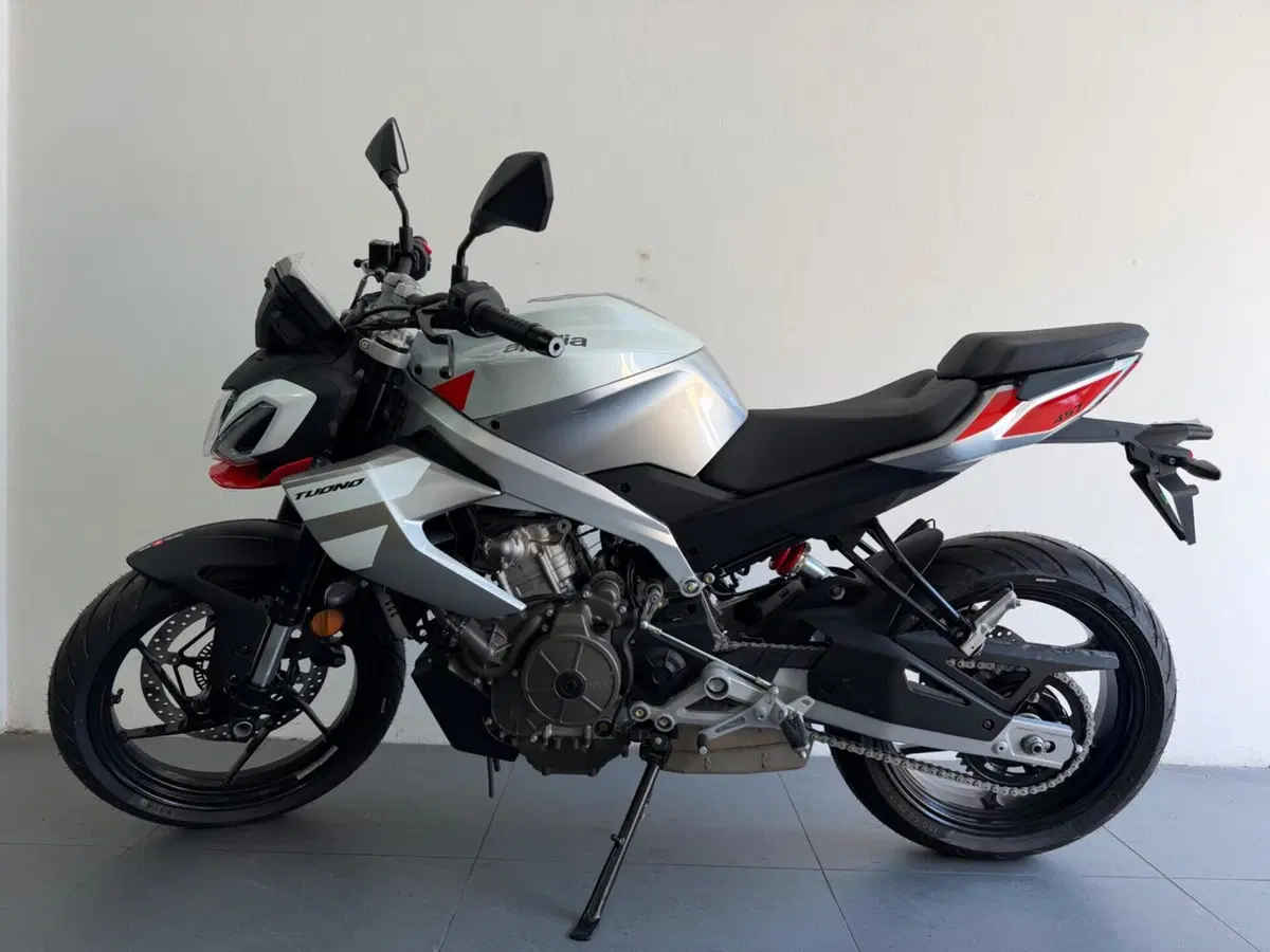 Aprilia Tuono 457 (2025 - 26) (2)