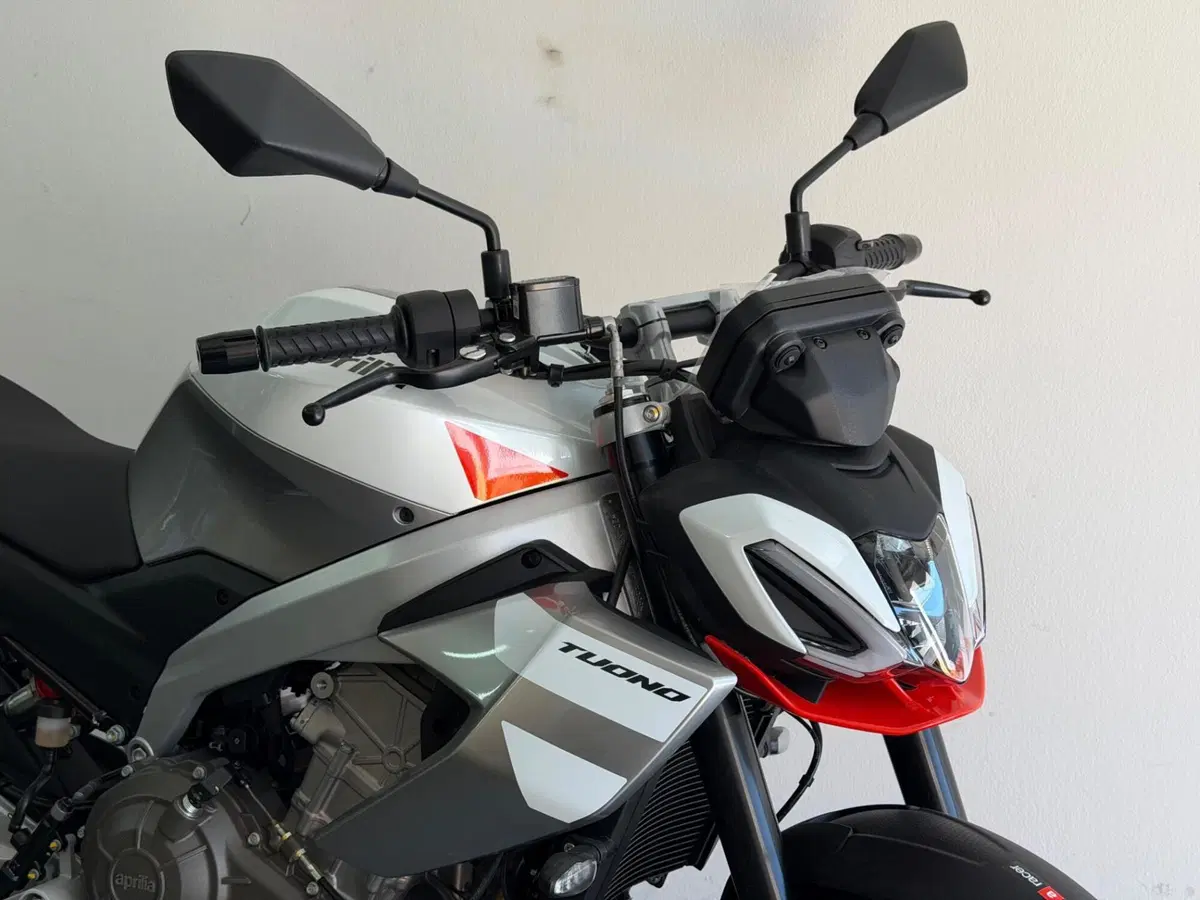 Aprilia Tuono 457 (2025 - 26) (7)