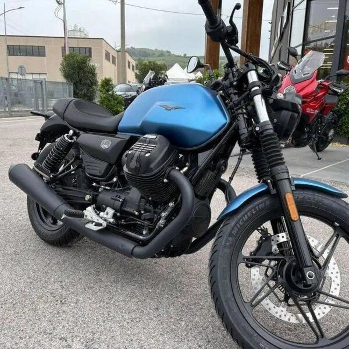 Moto Guzzi V7 Stone (2025 - 26) (7)