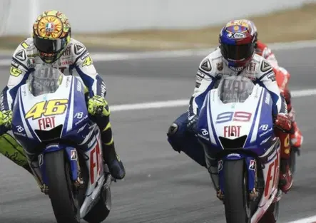 Jorge Lorenzo: “Ci ho provato, ma non riuscivo a frenare come Valentino. Ho le mani piccole”