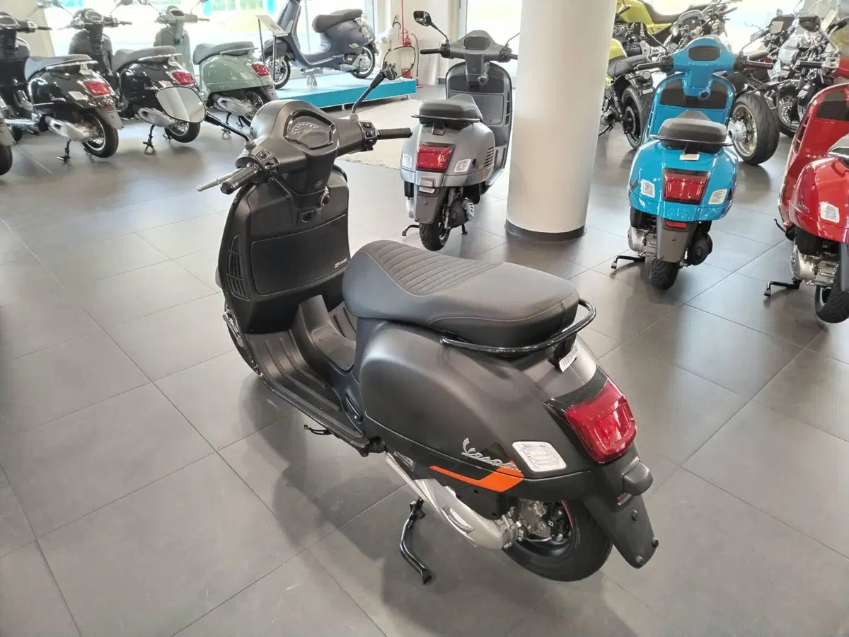 Vespa GTS 125 Supersport (2025 - 26) (2)