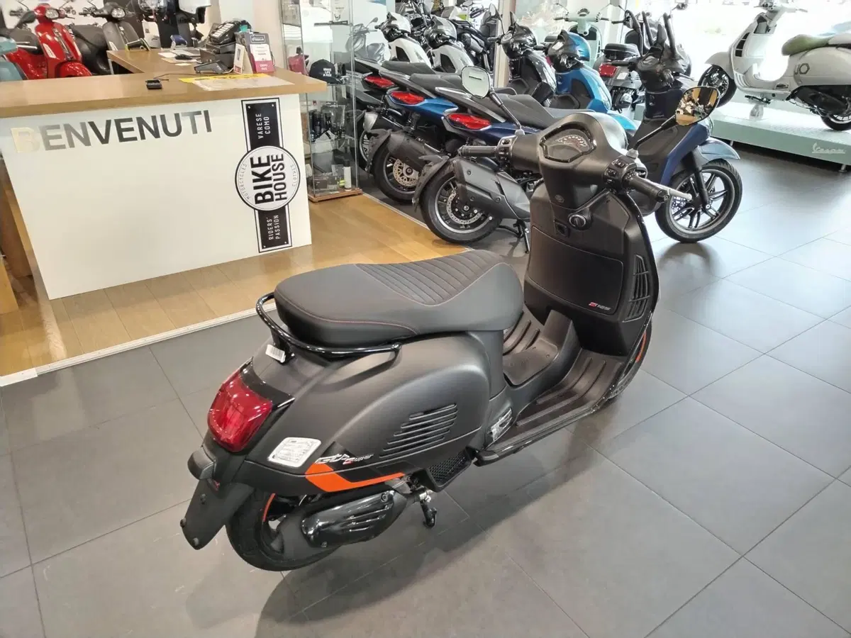 Vespa GTS 125 Supersport (2025 - 26) (3)