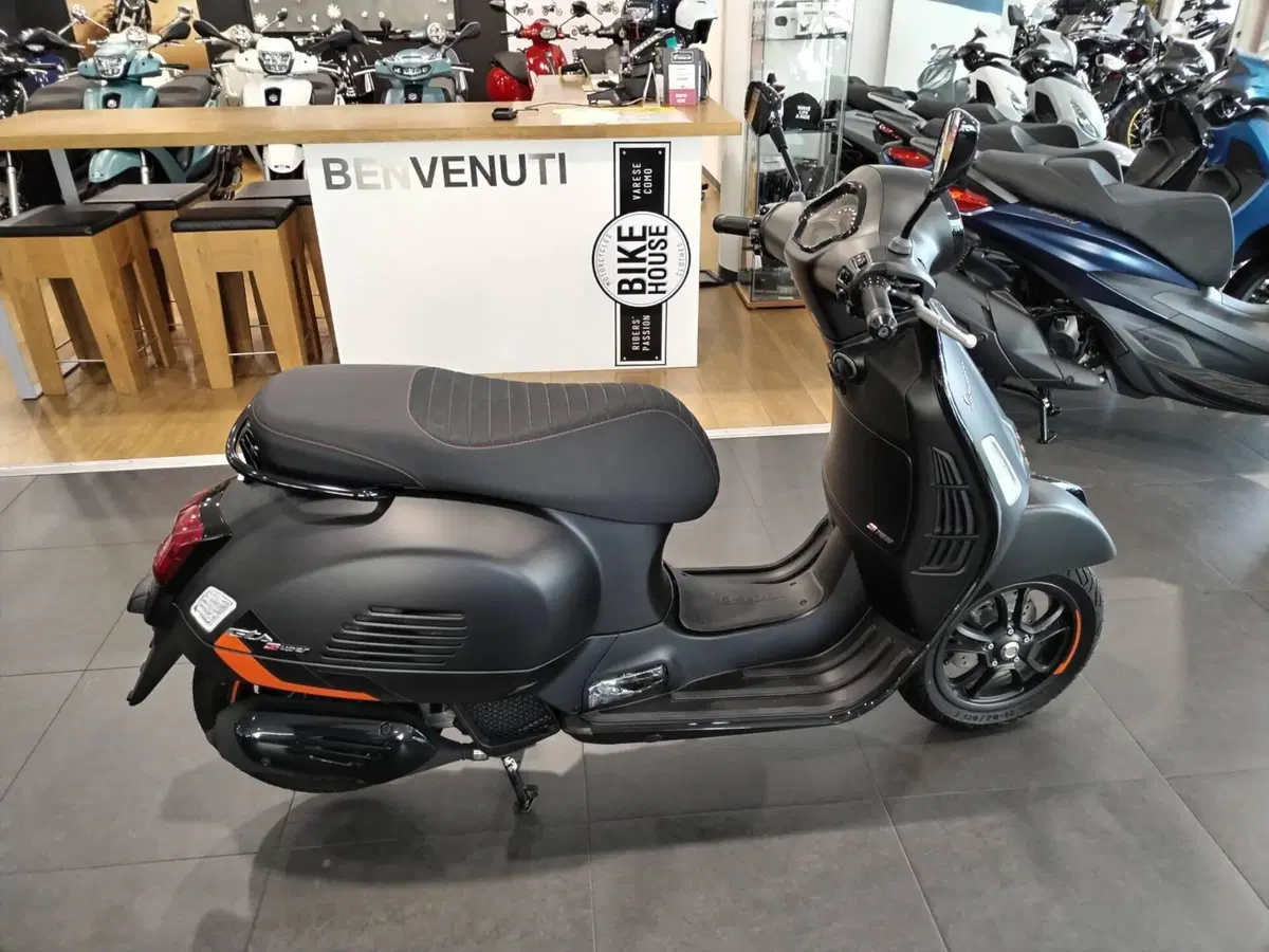 Vespa GTS 125 Supersport (2025 - 26) (4)