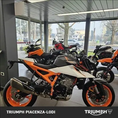 KTM 990 Duke R (2026) nuova