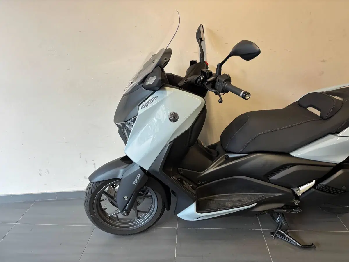Yamaha X-Max 300 Tech Max+ (2025 - 26) (2)