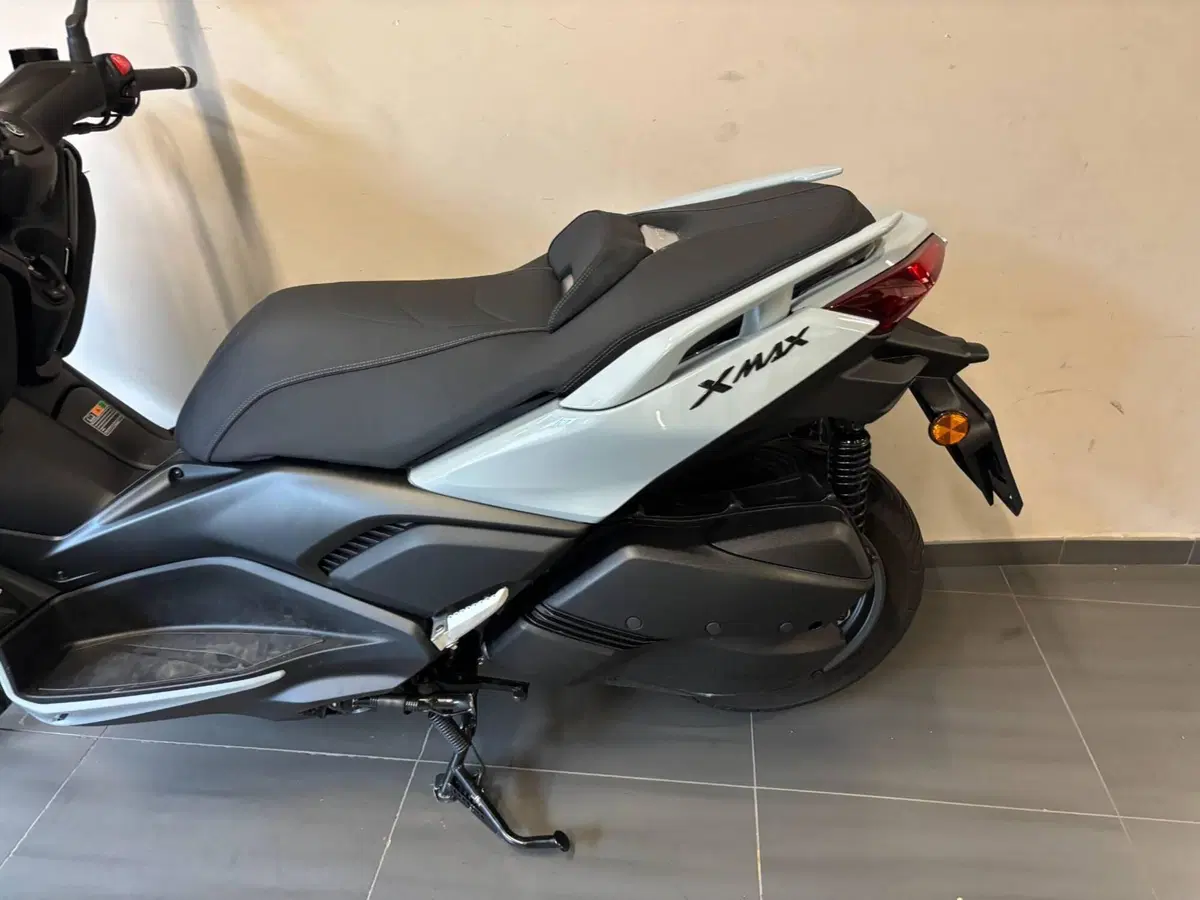 Yamaha X-Max 300 Tech Max+ (2025 - 26) (3)