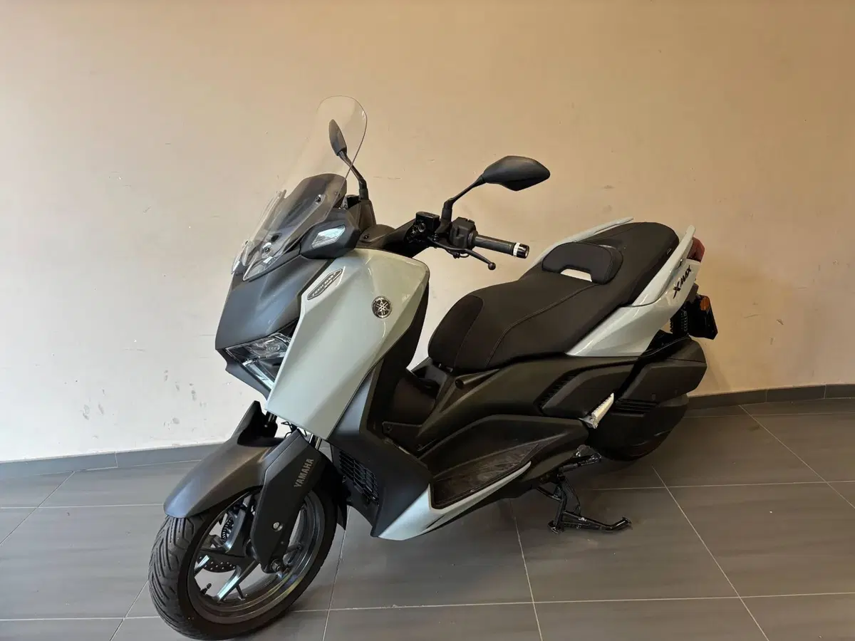 Yamaha X-Max 300 Tech Max+ (2025 - 26) (5)