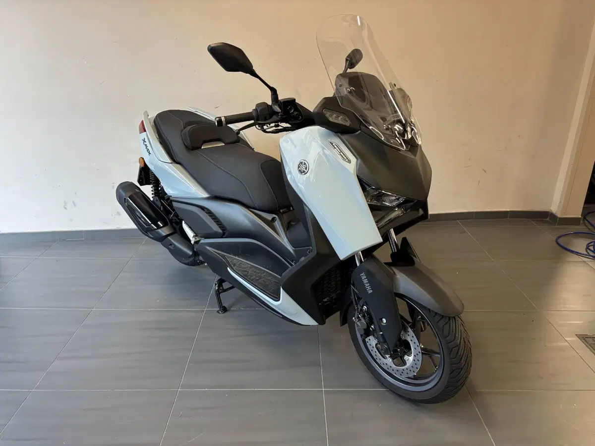 Yamaha X-Max 300 Tech Max+ (2025 - 26) (6)
