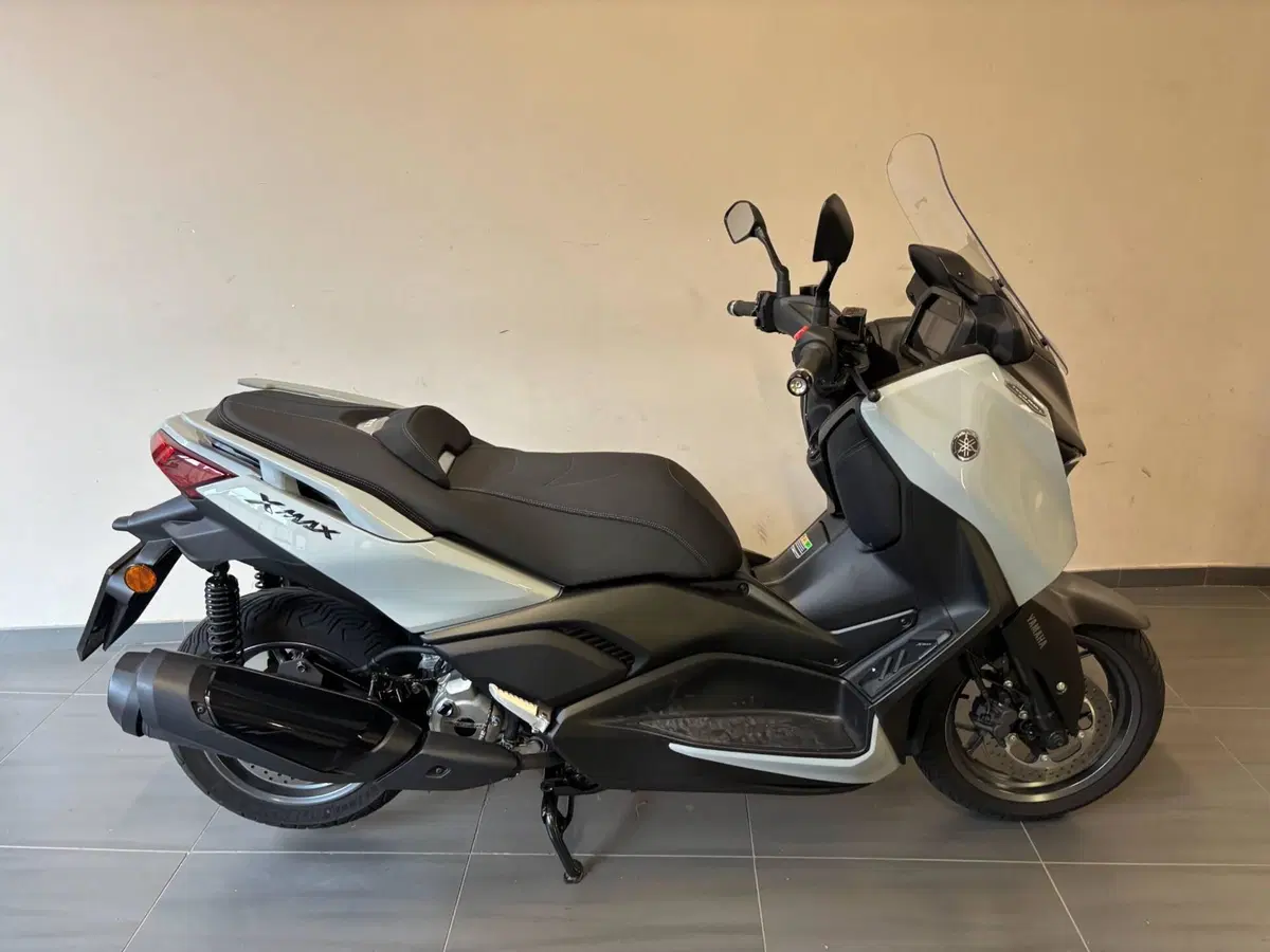 Yamaha X-Max 300 Tech Max+ (2025 - 26) (7)