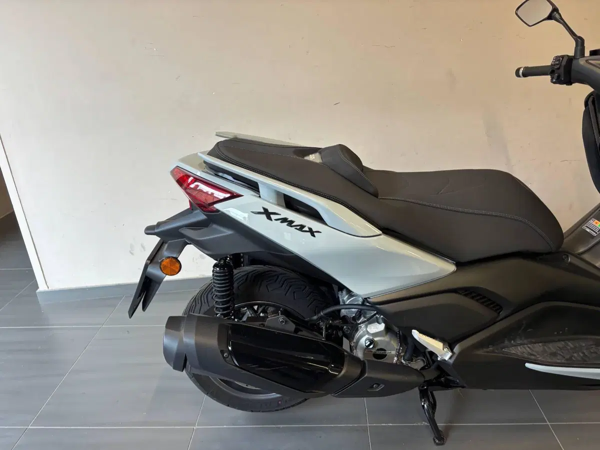 Yamaha X-Max 300 Tech Max+ (2025 - 26) (8)