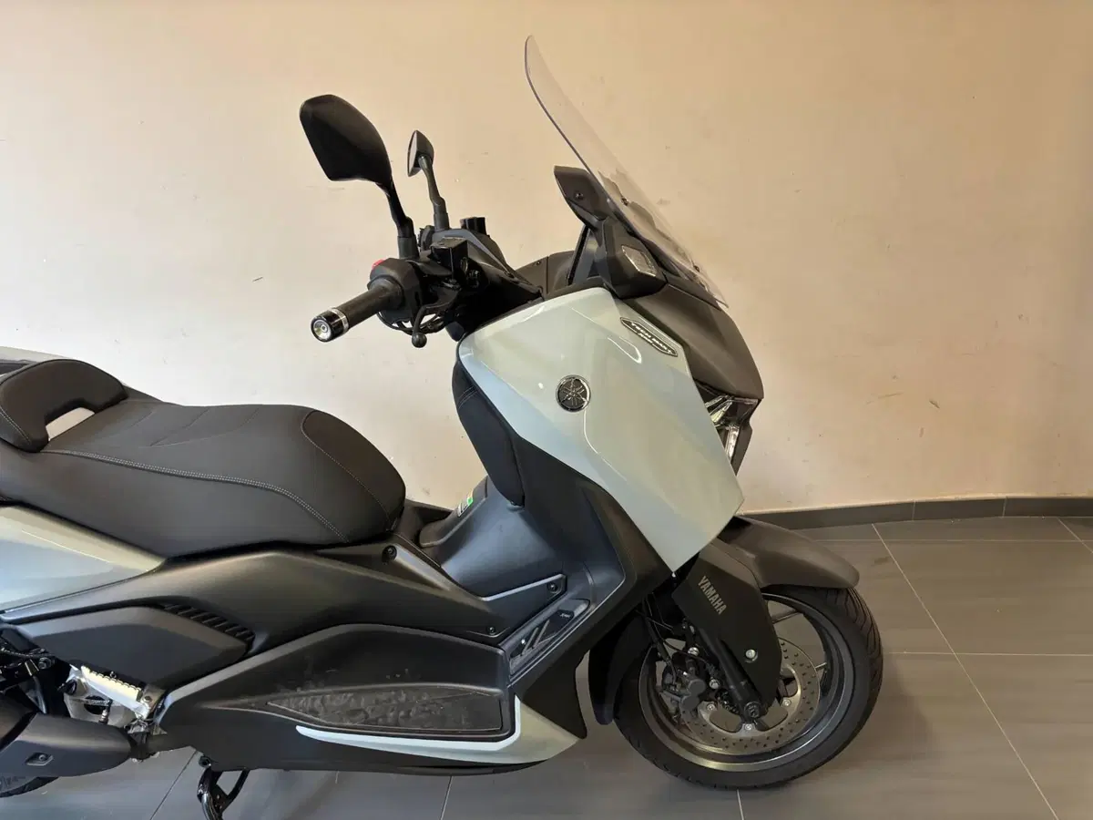 Yamaha X-Max 300 Tech Max+ (2025 - 26) (9)
