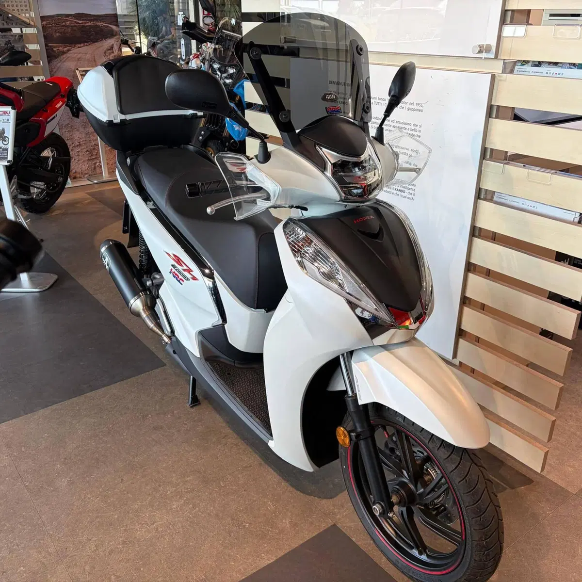 Honda SH 300 i ABS (2016 - 20) (6)