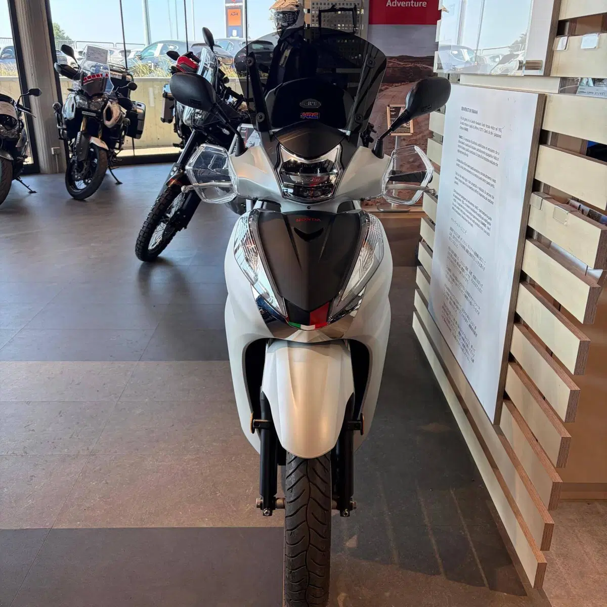 Honda SH 300 i ABS (2016 - 20) (7)