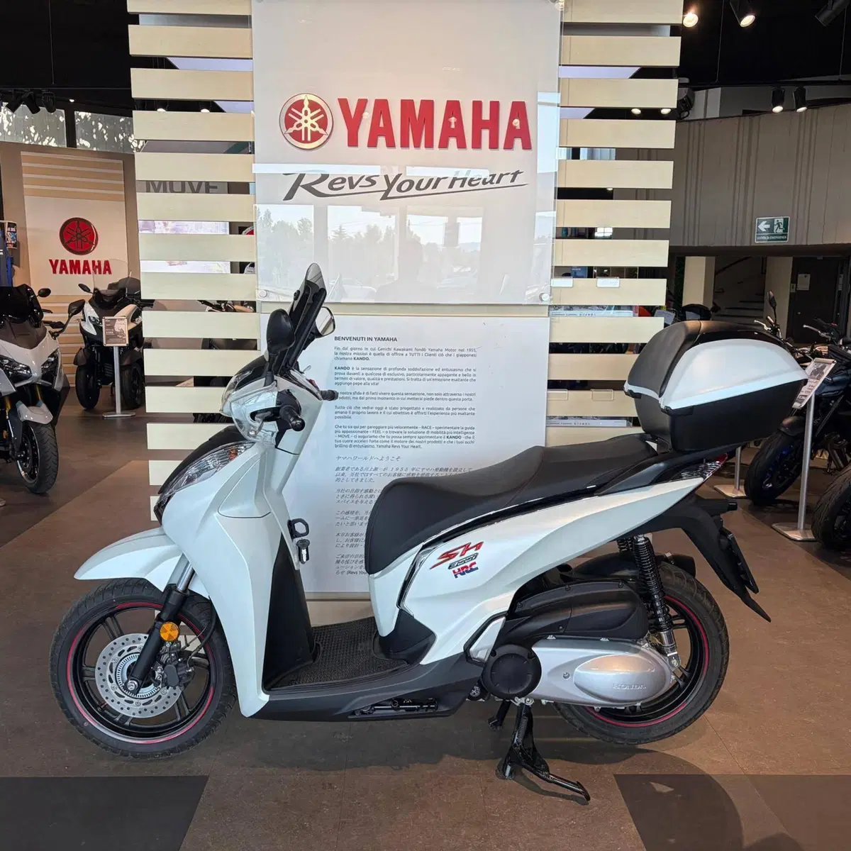 Honda SH 300 i ABS (2016 - 20) (8)