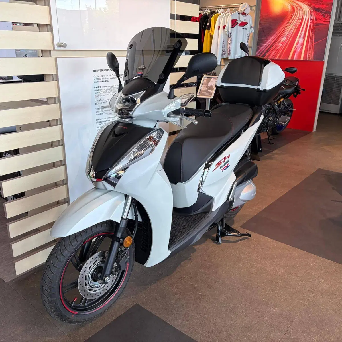 Honda SH 300 i ABS (2016 - 20) (9)