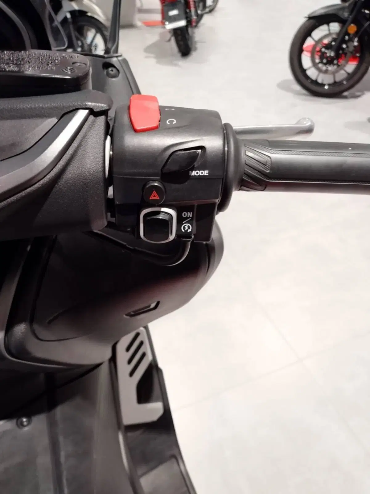 Yamaha T-Max 560 Tech Max (2020) (3)