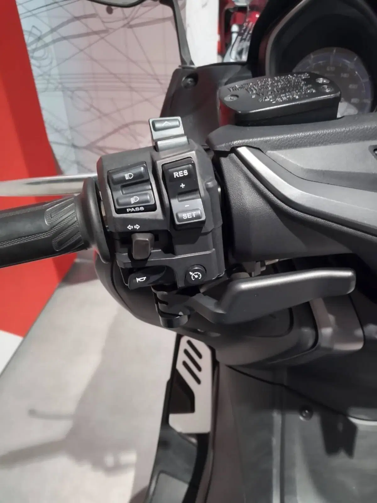 Yamaha T-Max 560 Tech Max (2020) (4)