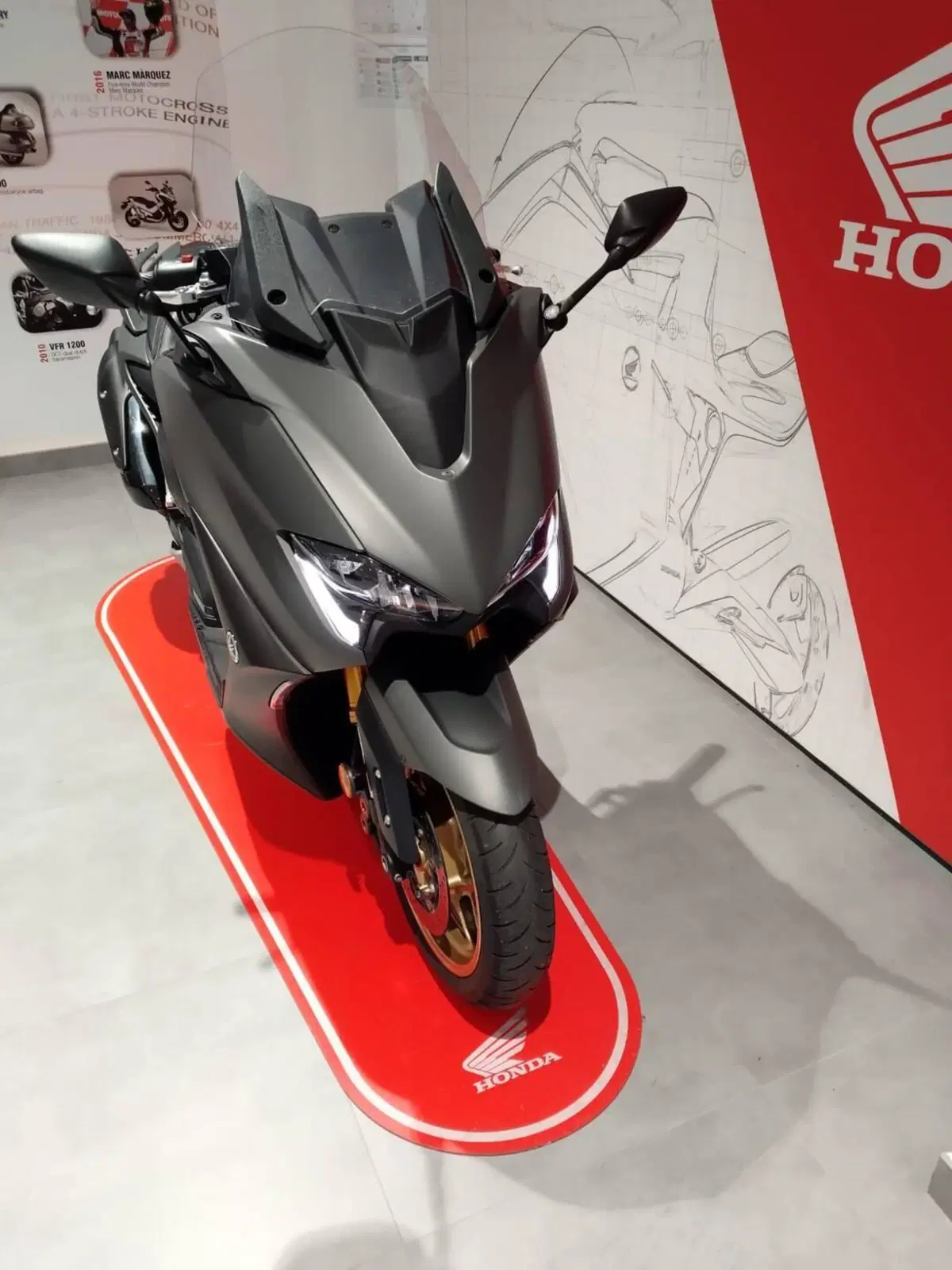 Yamaha T-Max 560 Tech Max (2020) (6)