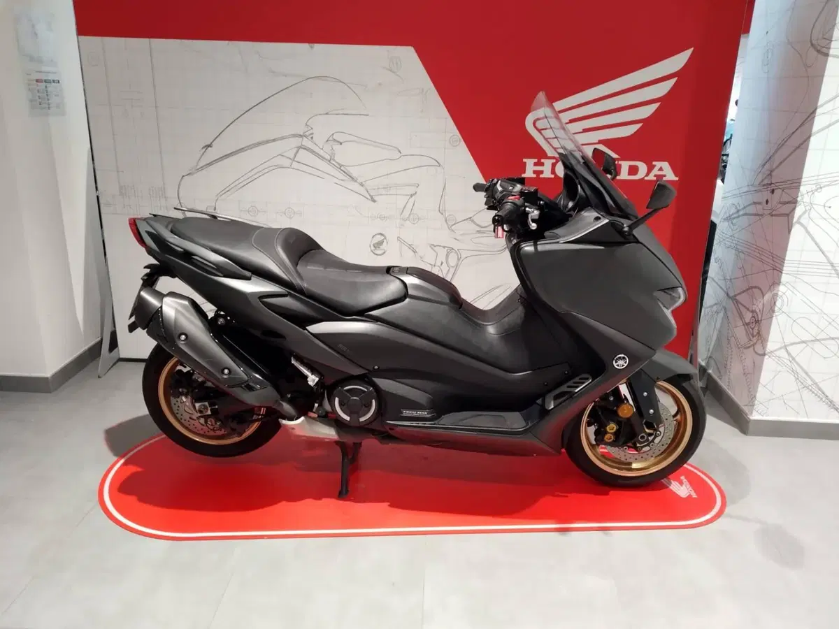 Yamaha T-Max 560 Tech Max (2020)
