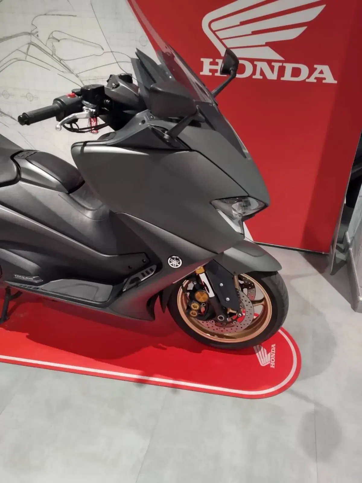Yamaha T-Max 560 Tech Max (2020) (8)