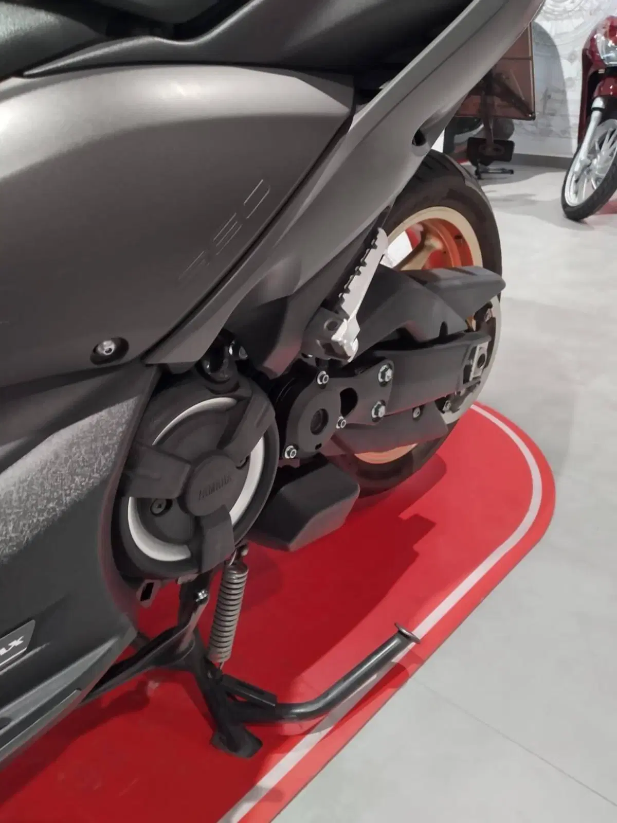 Yamaha T-Max 560 Tech Max (2020) (9)