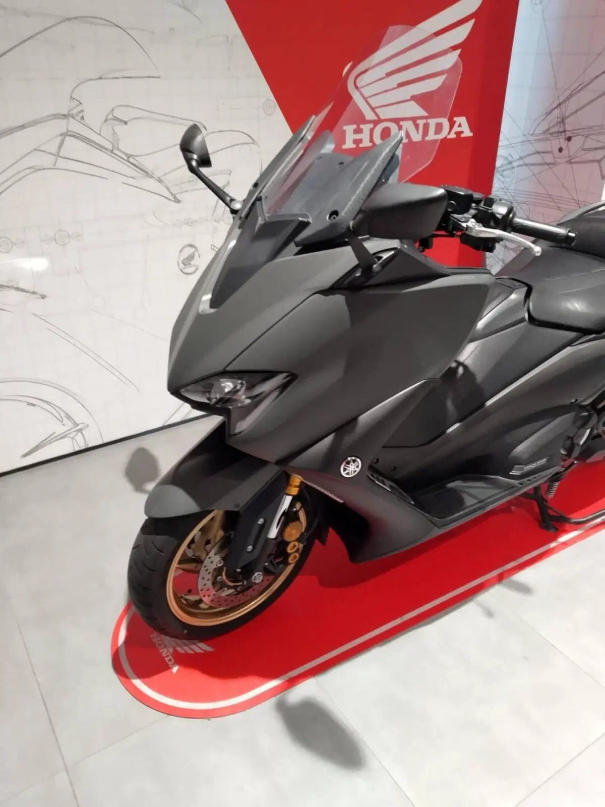 Yamaha T-Max 560 Tech Max (2020) (12)