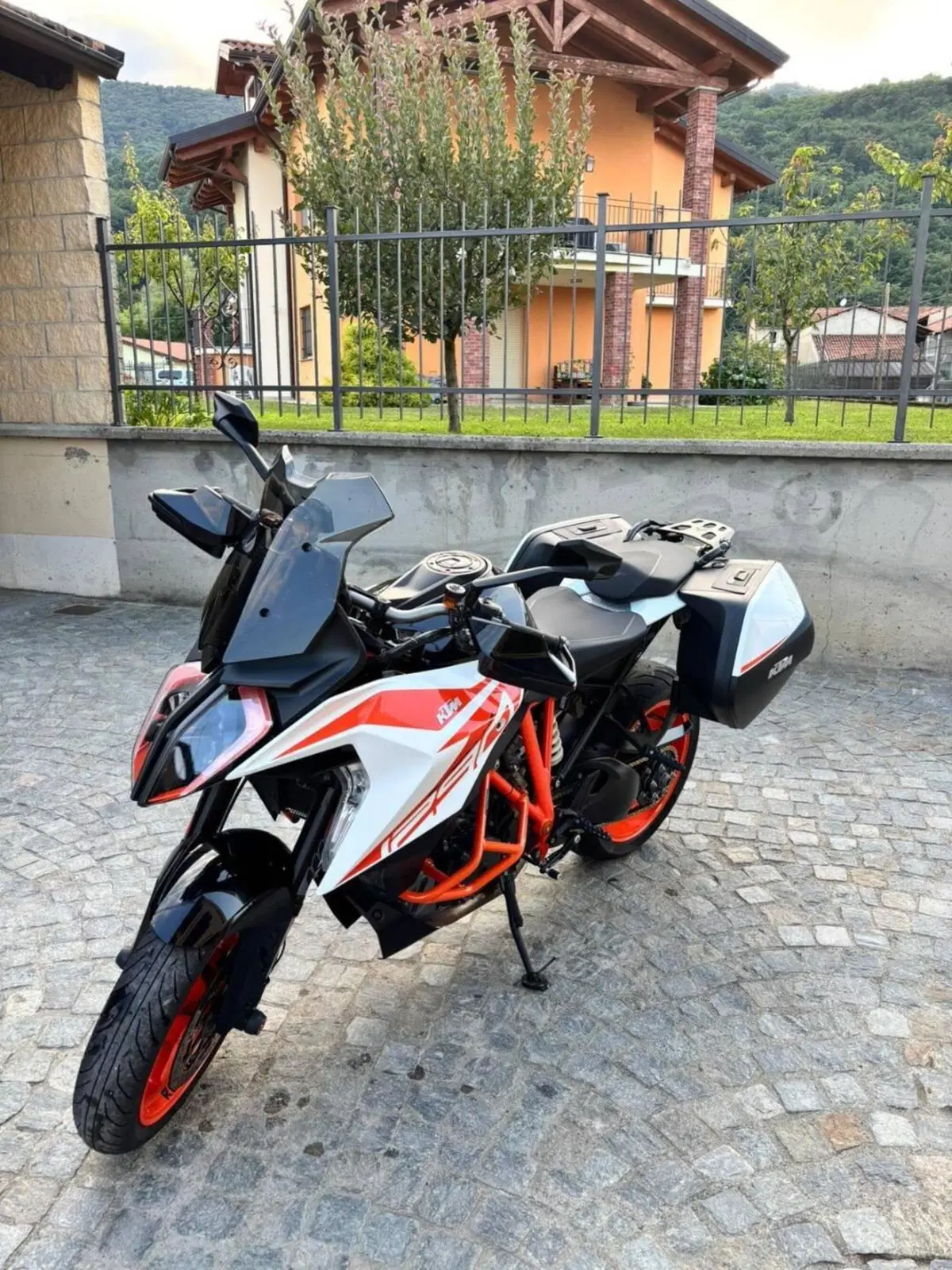KTM 1290 Super Duke GT (2019 - 20) (4)