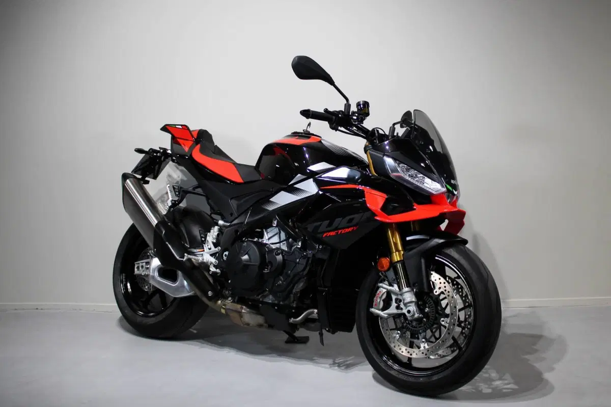 Aprilia Tuono V4 Factory (2025 - 26) (2)