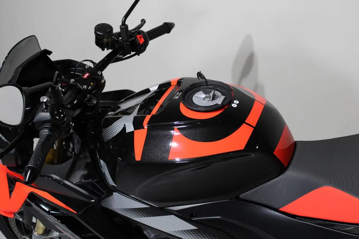 Aprilia Tuono V4 Factory (2025 - 26) (5)