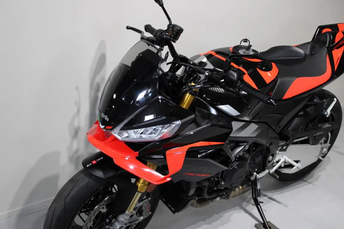 Aprilia Tuono V4 Factory (2025 - 26) (8)
