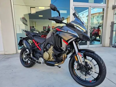 Ducati Multistrada V4 S Grand Tour (2024) usata