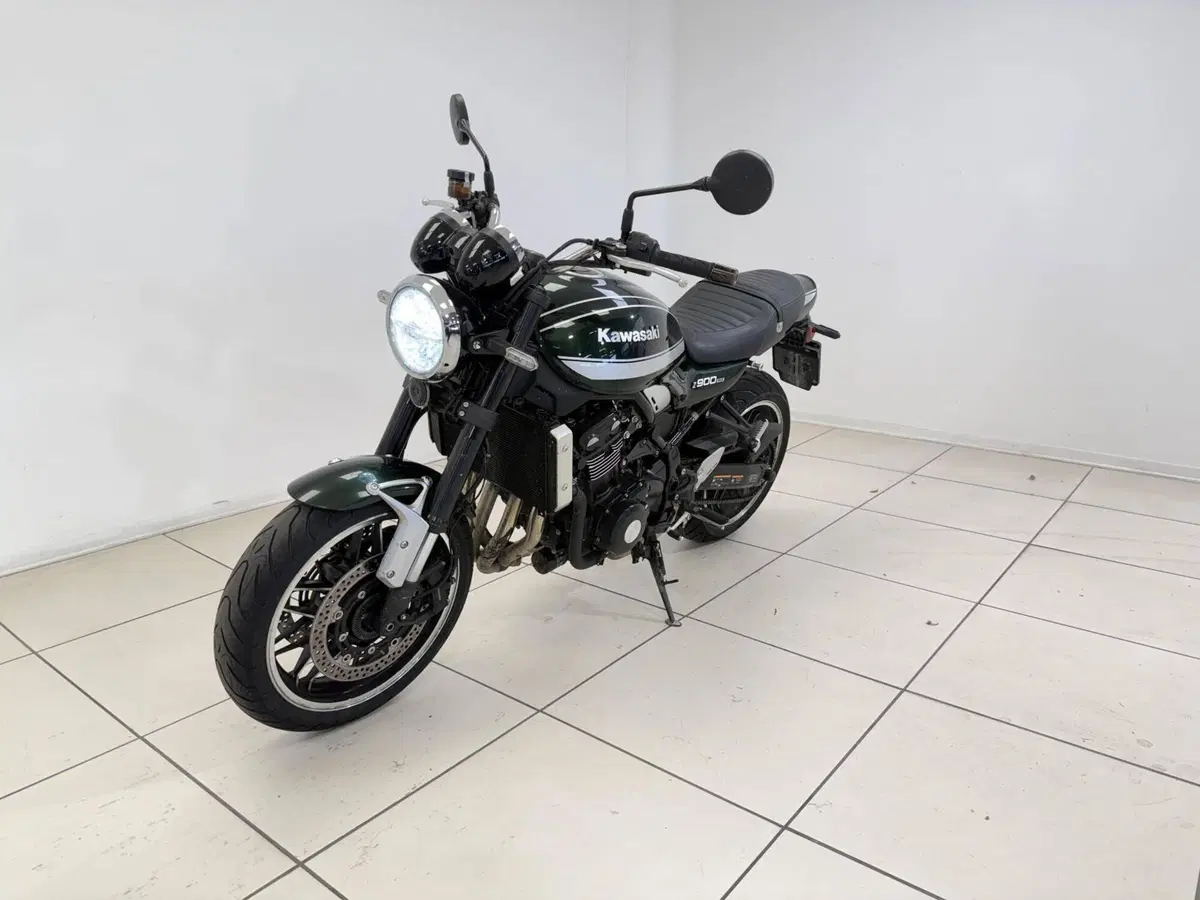 Kawasaki Z 900 RS (2022 - 25) (2)