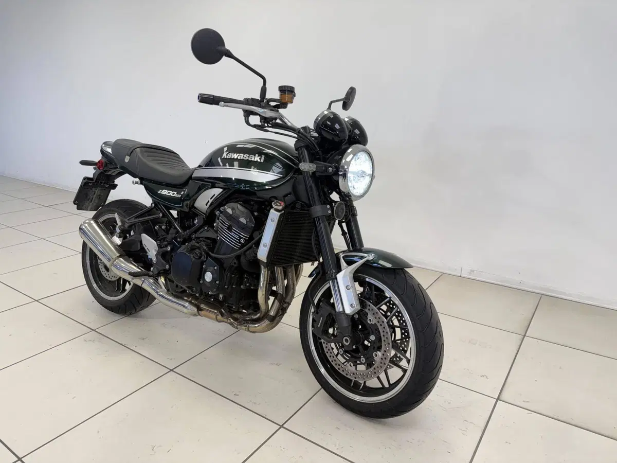Kawasaki Z 900 RS (2022 - 25) (4)
