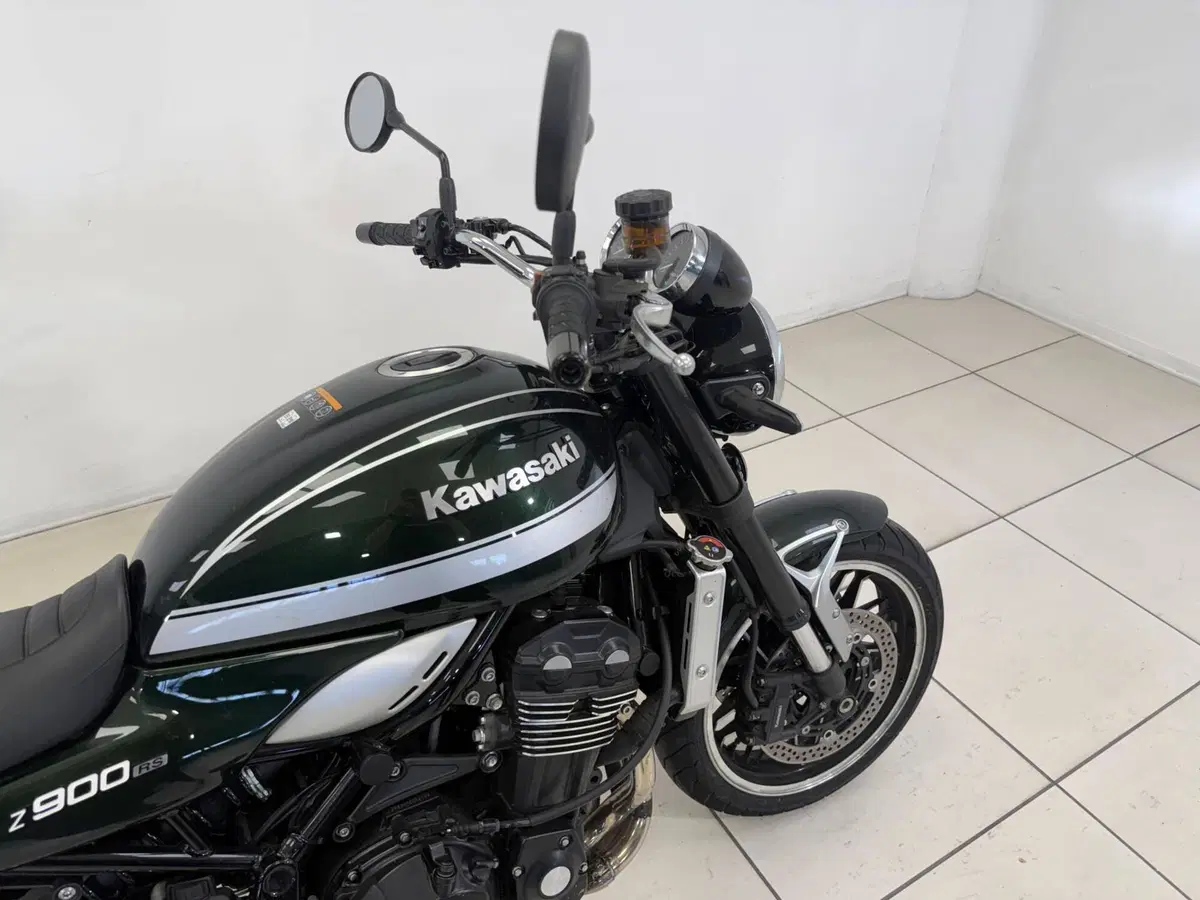 Kawasaki Z 900 RS (2022 - 25) (8)