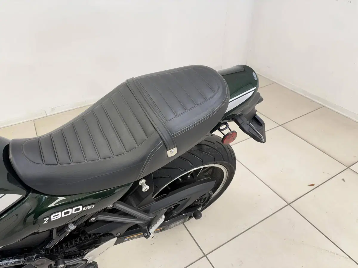 Kawasaki Z 900 RS (2022 - 25) (9)