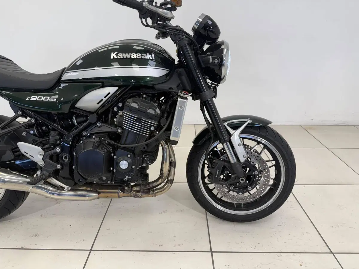 Kawasaki Z 900 RS (2022 - 25) (12)