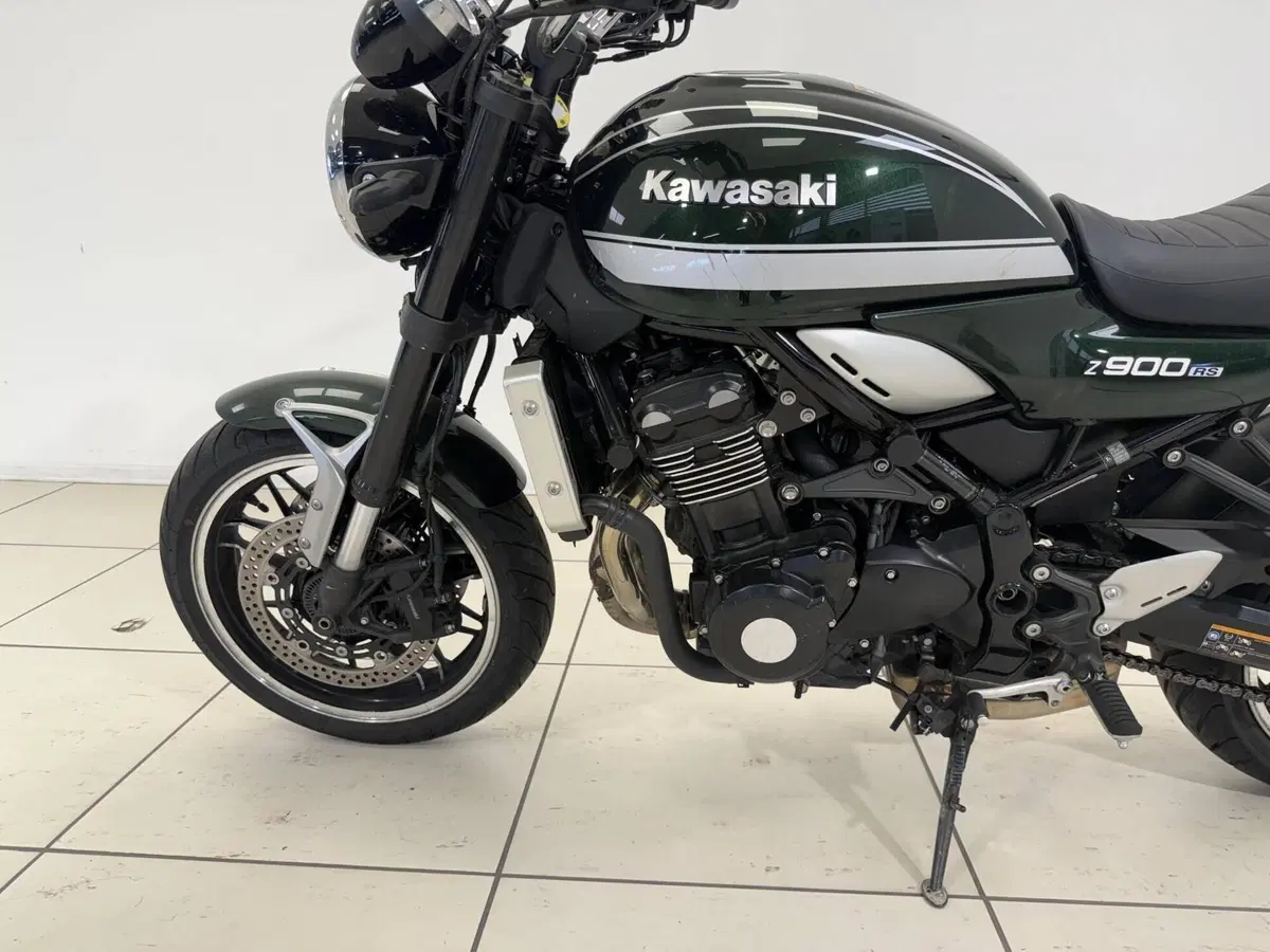 Kawasaki Z 900 RS (2022 - 25) (13)
