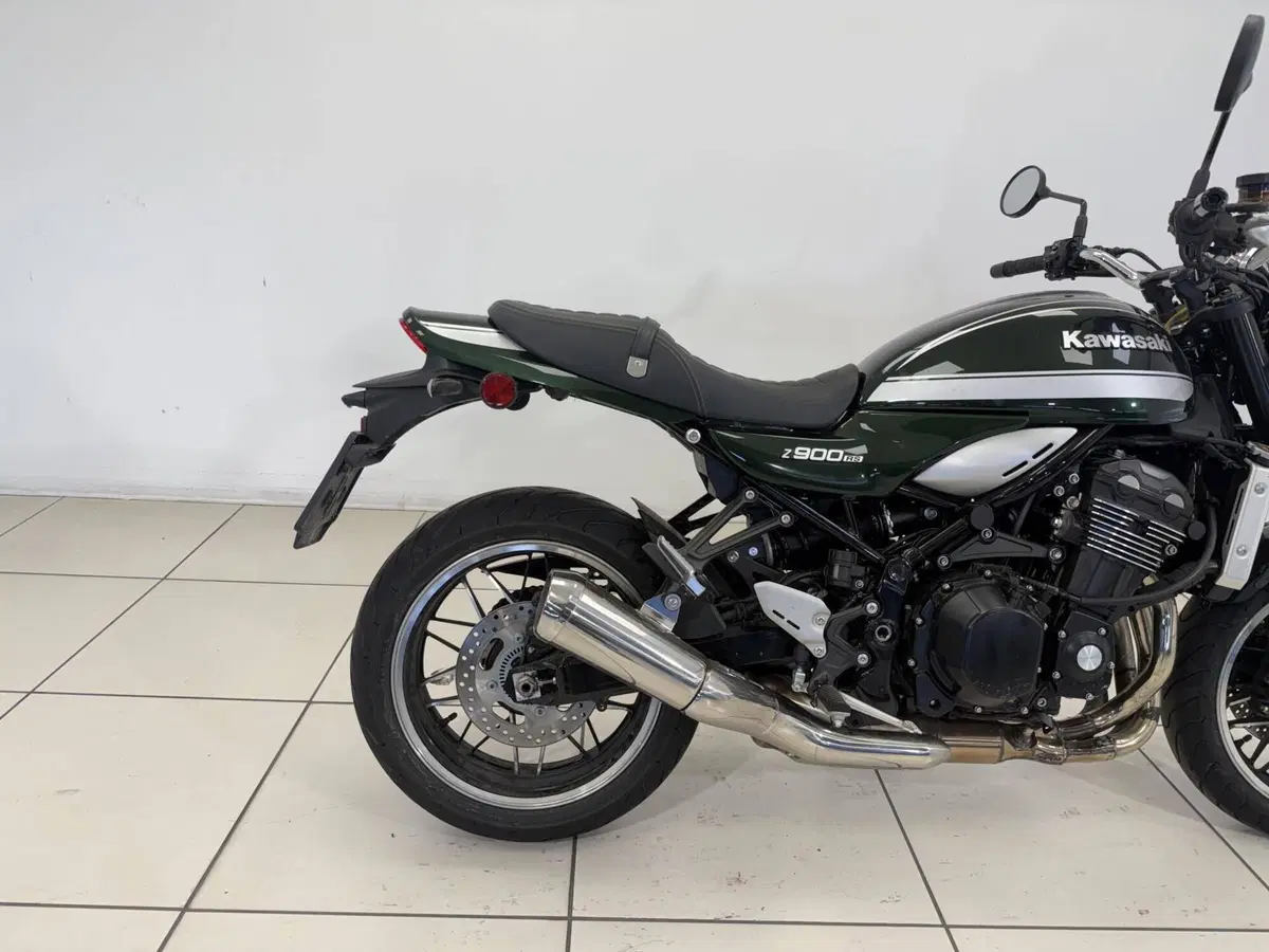Kawasaki Z 900 RS (2022 - 25) (16)