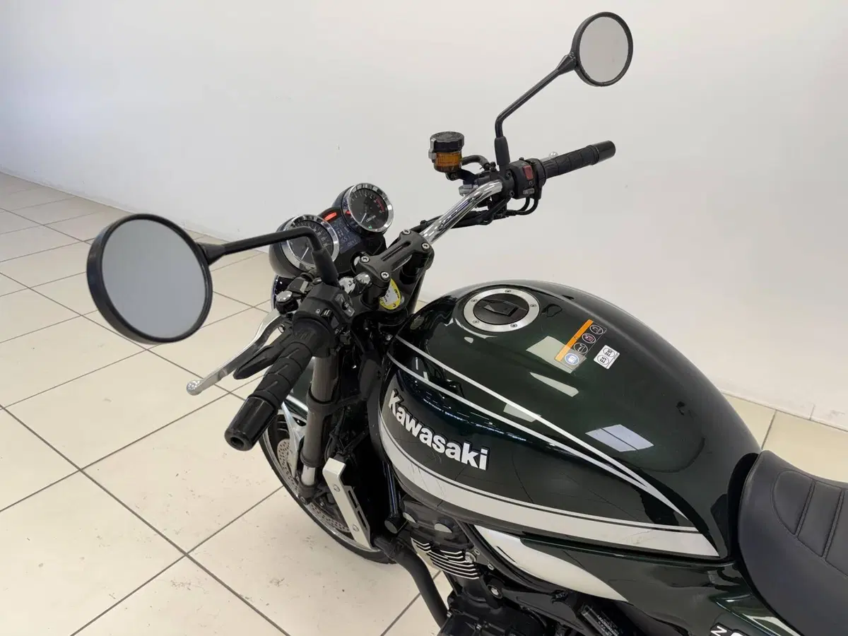 Kawasaki Z 900 RS (2022 - 25) (18)