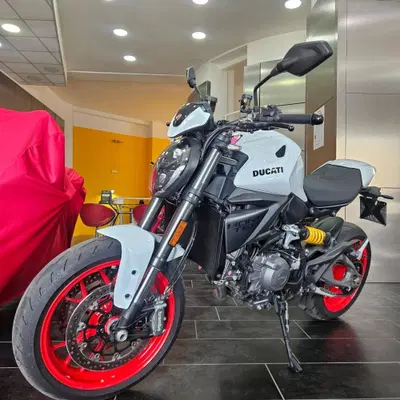 Ducati Monster 890 + (2026) usata