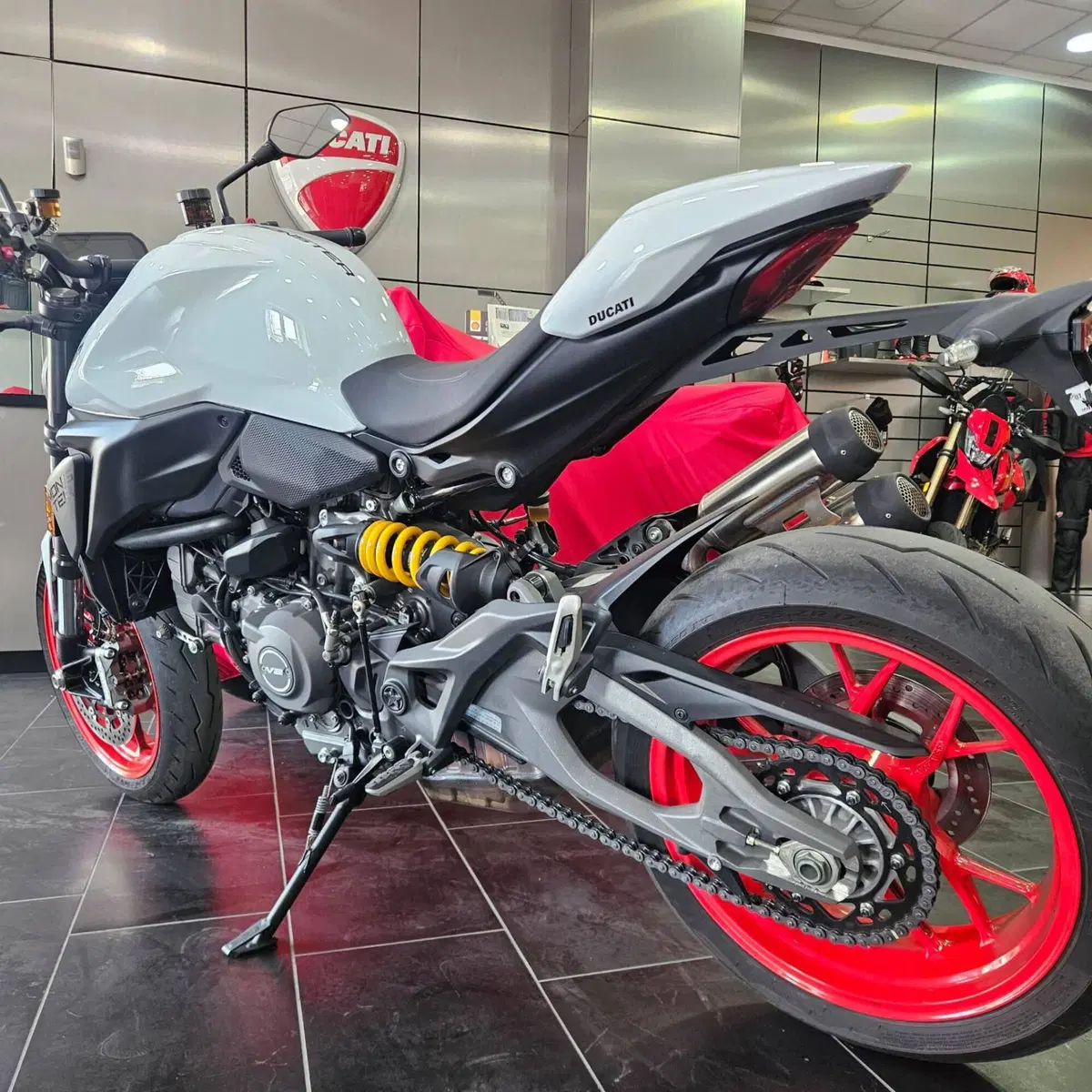 Ducati Monster 890 + (2026) (4)