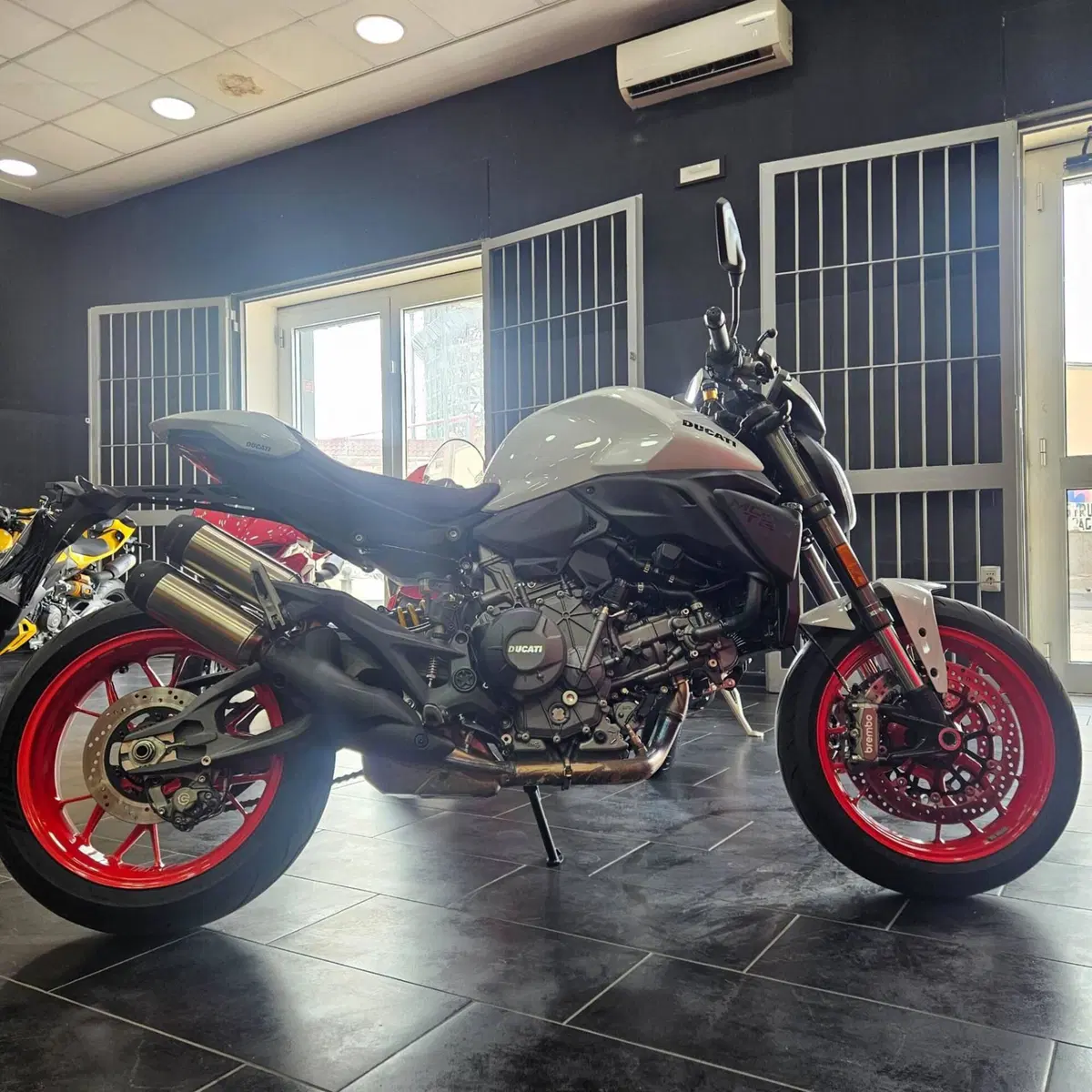 Ducati Monster 890 + (2026) (5)