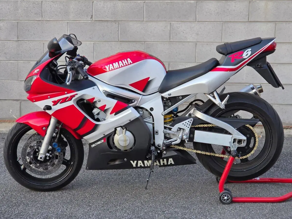 Yamaha YZF R6 (1999 - 00)