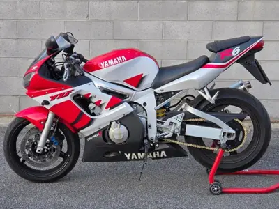 Yamaha YZF R6 (1999 - 00) usata