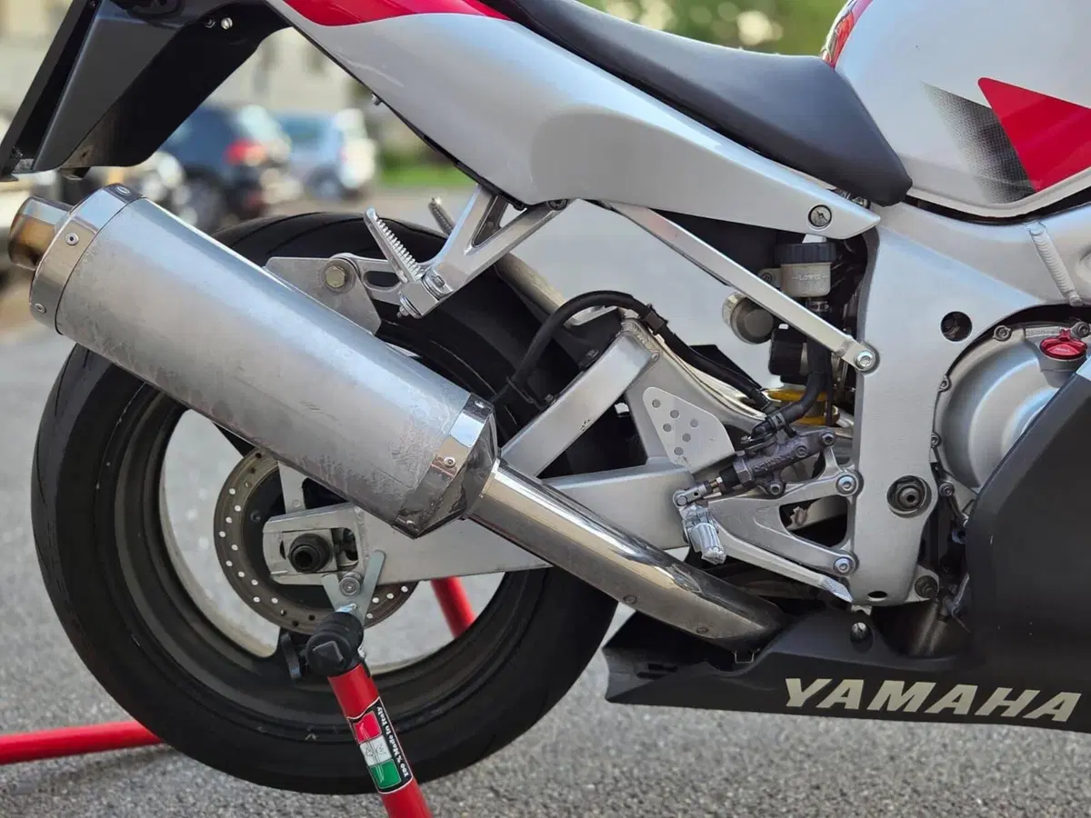 Yamaha YZF R6 (1999 - 00) (8)