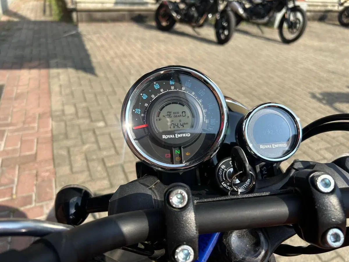 Royal Enfield Meteor 350 (2021 - 26) (8)